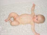 Luca enjoying a bath